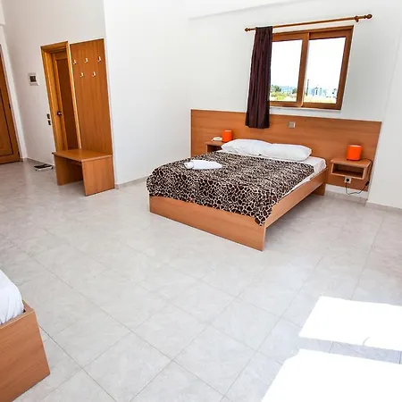 Hotel Hotel Ledras Jenadi