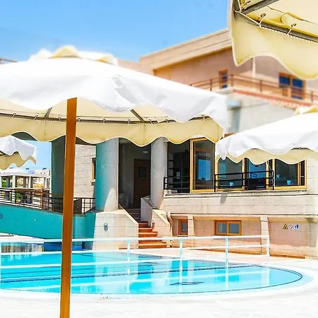 Ledras Hotel 4*