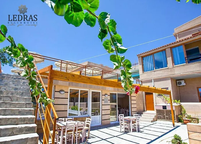 Hotel Ledras Jenadi
